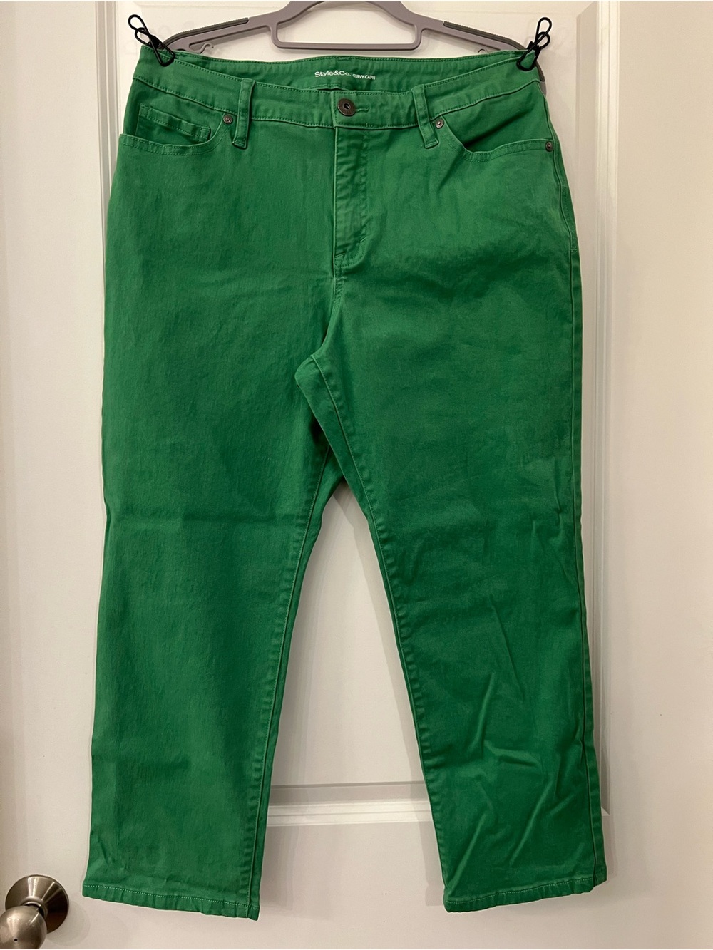 Women’s Style & Co. Green Curvy Capris Jeans - Like New